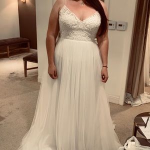 NEVER WORN Wedding Dress
